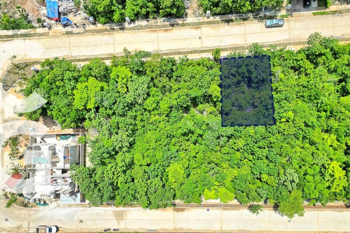 Lot for Sale in Cancun in the Losantos Residential Community with Excellent Amenities