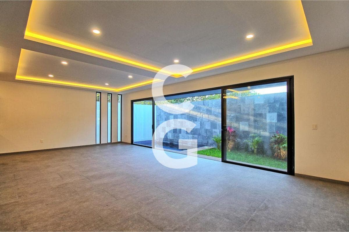 House for Sale in Cancún in the Vía Cumbres Residential Complex with 5 Bedrooms