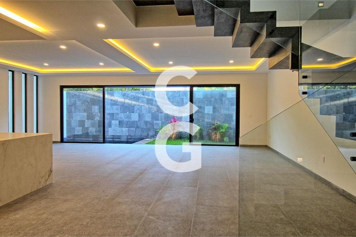 House for Sale in Cancún in the Vía Cumbres Residential Complex with 5 Bedrooms
