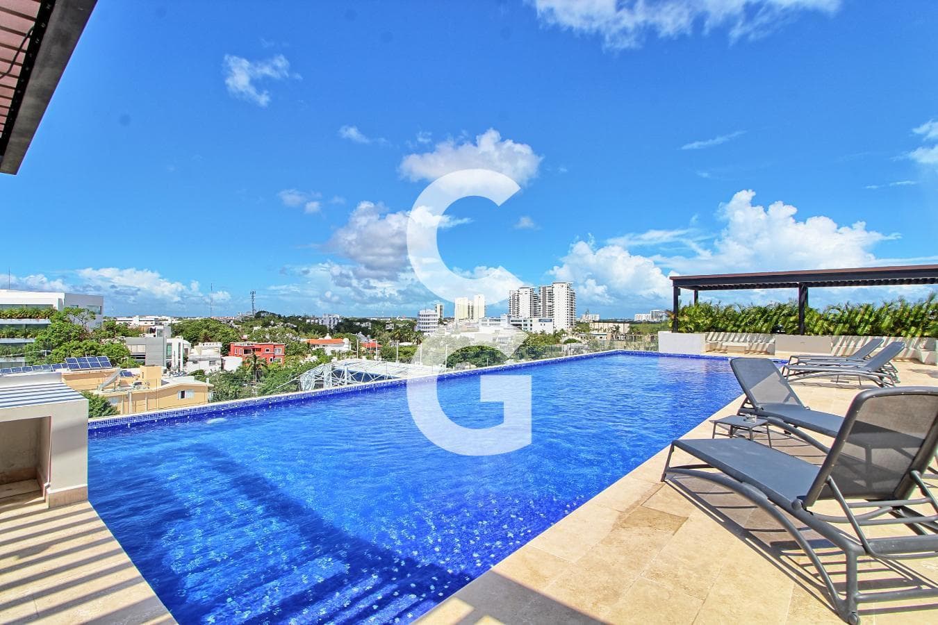 Apartment for Sale and Rent in Cancún in the Paramero Residential Complex with a Covered Terrace