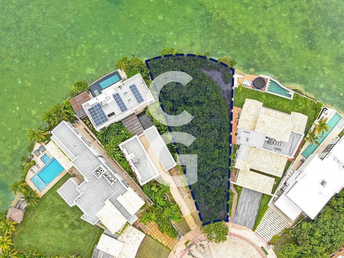 Land for Sale in Cancún in the Lagos del Sol Residential Community on the Lakeshore