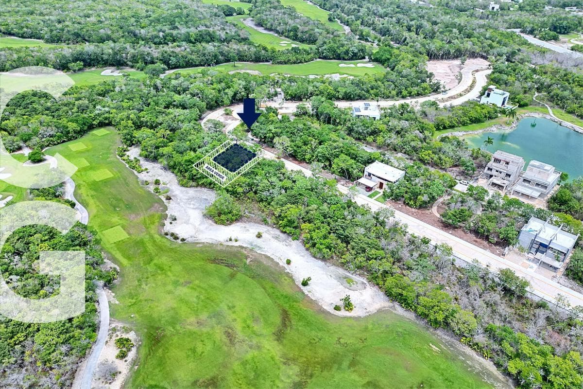 Land for Sale in Cancún in a Country Club with a View of the Golf Course