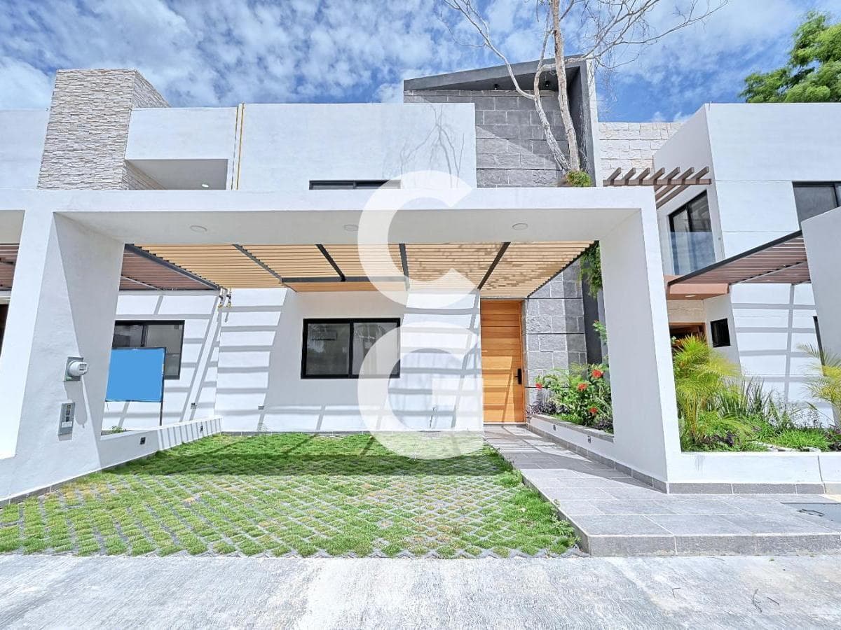 House for Sale in Cancún in the Residencial Rio Development with 4 Bedrooms and a Pool