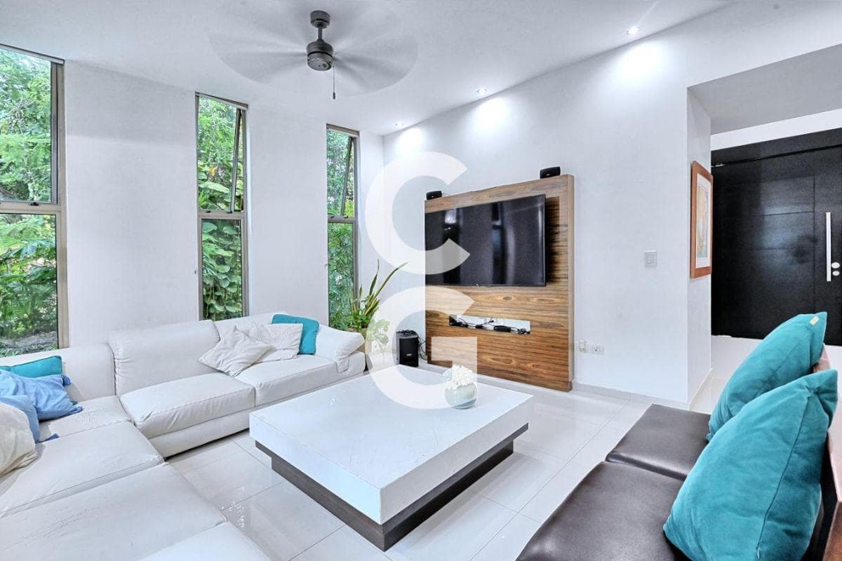 House for Sale in Cancun in the Cumbres Residential Complex with a Pool and Terrace