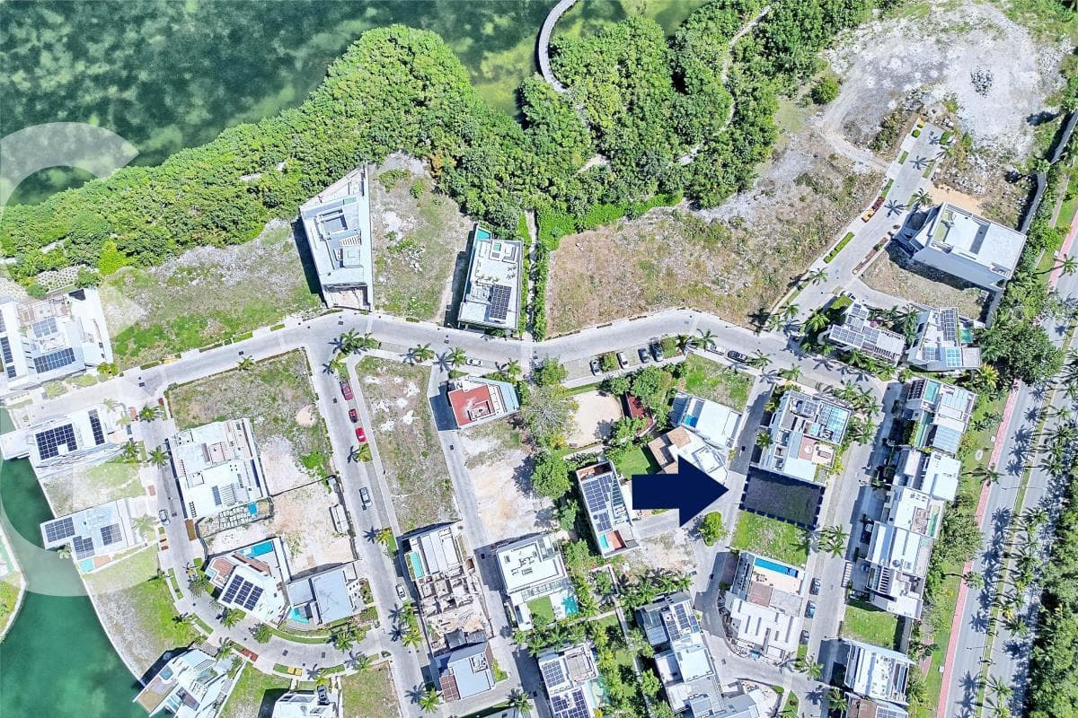 Land for Sale in Cancún, in Puerto Cancún, in Laguna I, measuring 218.12 m2