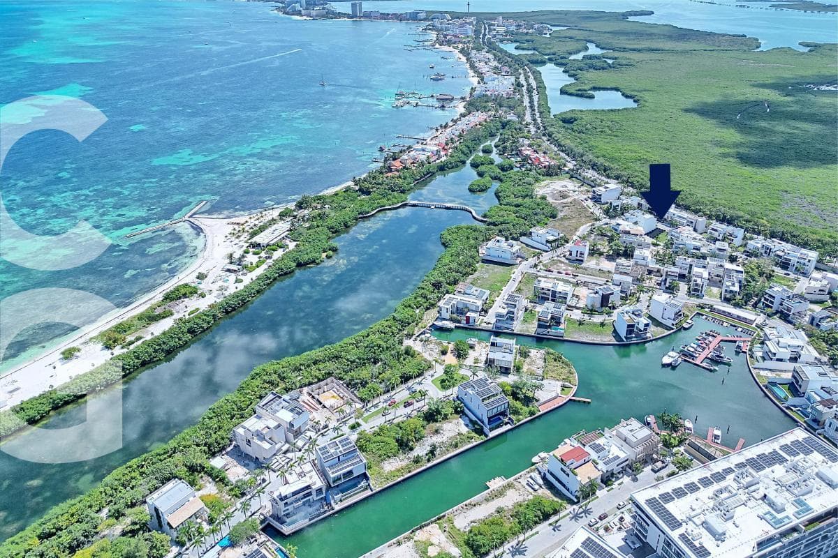 Land for Sale in Cancún, in Puerto Cancún, in Laguna I, measuring 218.12 m2