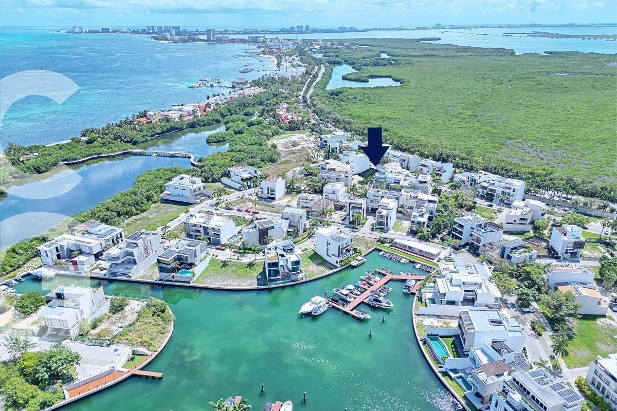Land for Sale in Cancún, in Puerto Cancún, in Laguna I, measuring 218.12 m2