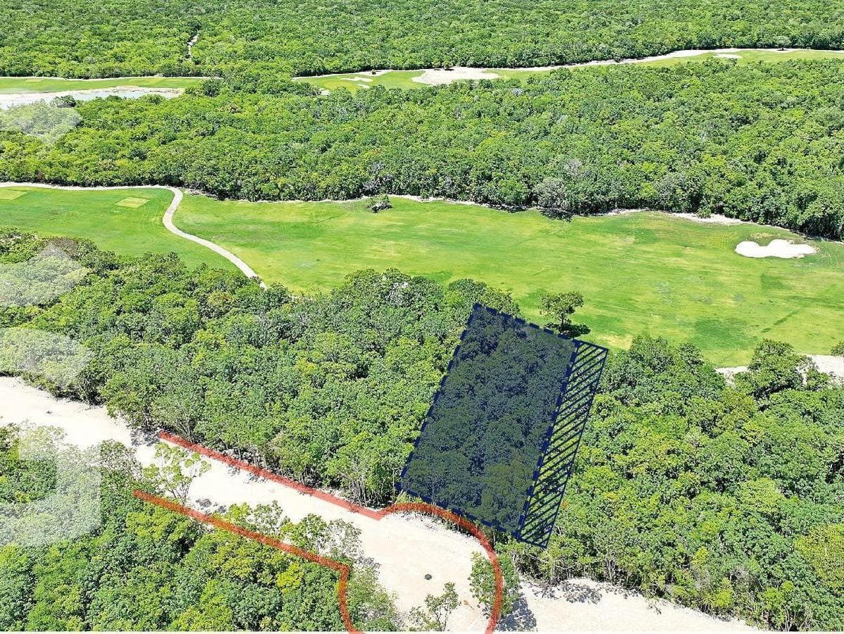 Land for Sale in Cancún in Kateah at the Country Club, Across from the Golf Course