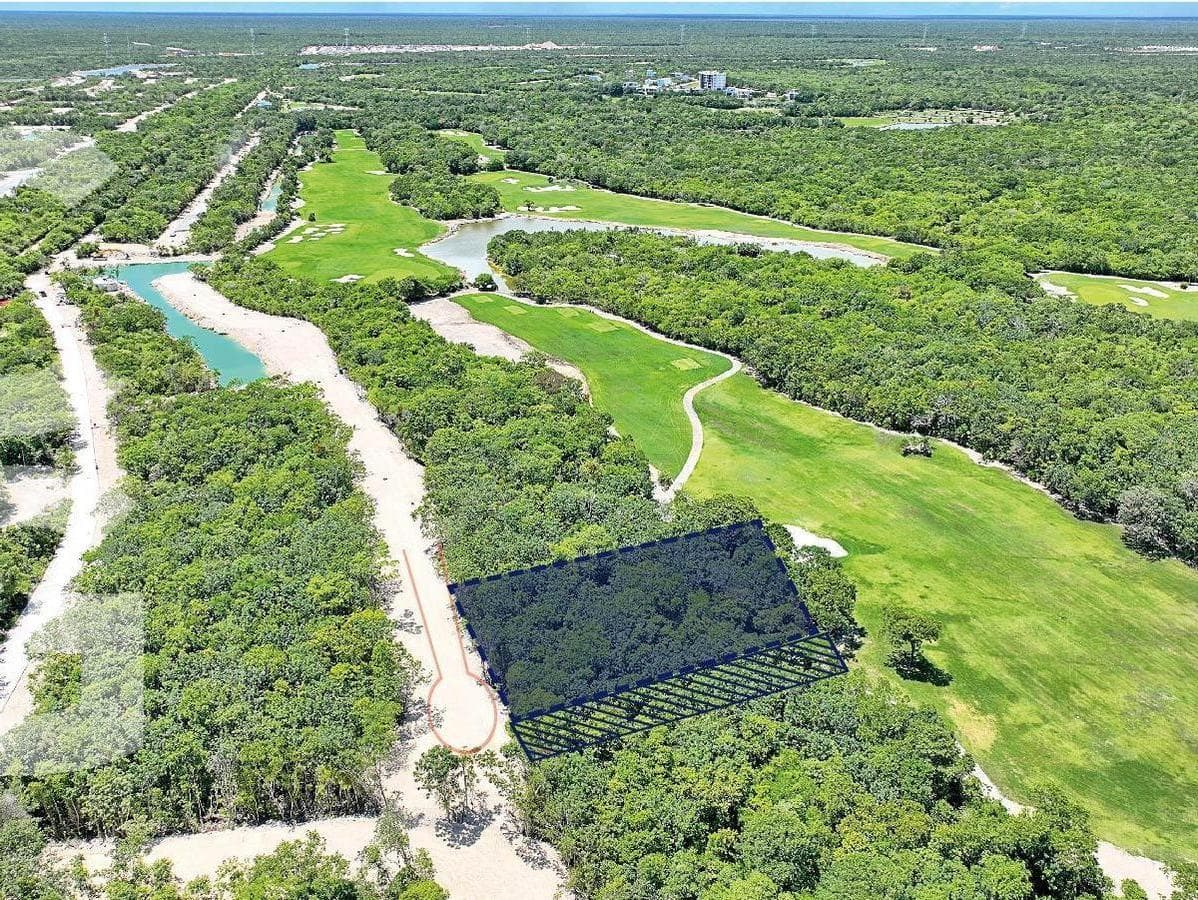 Land for Sale in Cancún in Kateah at the Country Club, Across from the Golf Course