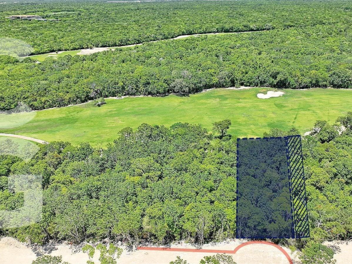 Land for Sale in Cancún in Kateah at the Country Club, Across from the Golf Course
