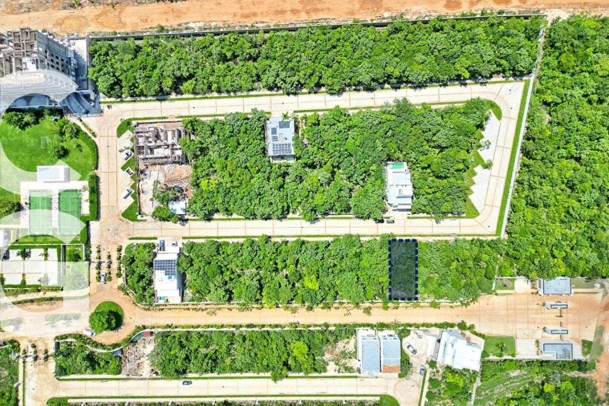 Lot for Sale in Cancun in the Losantos Residential Community with Excellent Amenities