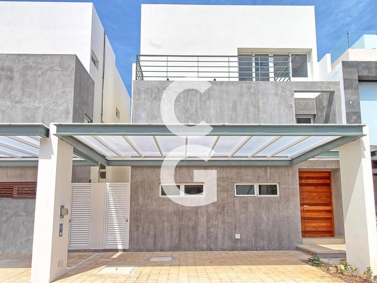 House for Sale in Cancun in the Residencial Rio Neighborhood with a Large Garden and Pool