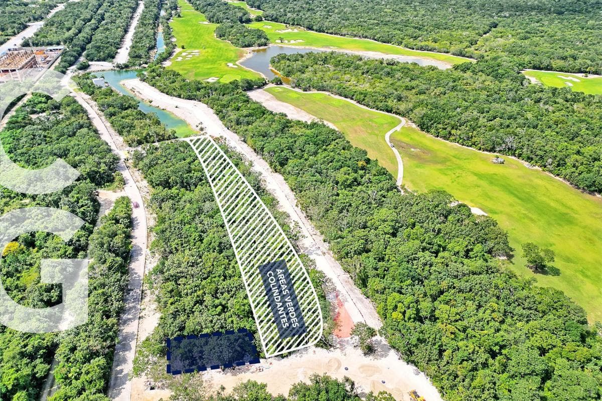 Land for sale in Cancún at Kateah Country Club, measuring 375 m2, with green spaces