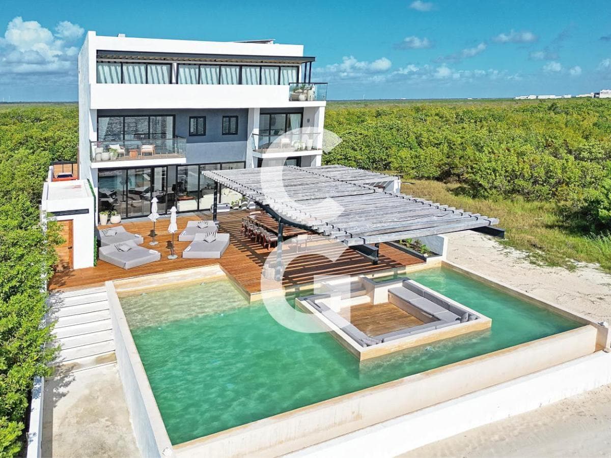 House for Sale in Puerto Morelos on Petempich Bay, Oceanfront, with 7 Bedrooms