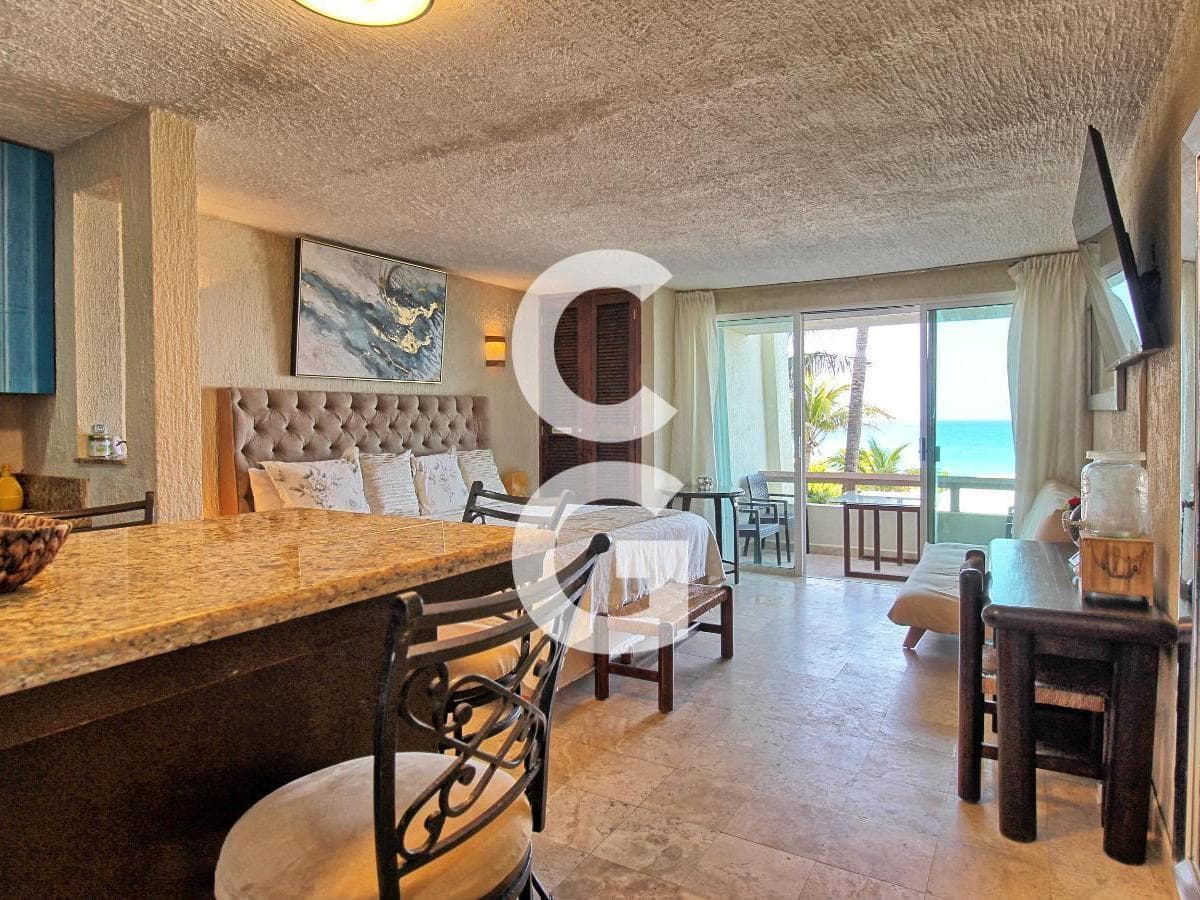 Apartment for Sale in Cancún in the Solymar Condominium Complex with a View of the Caribbean Sea