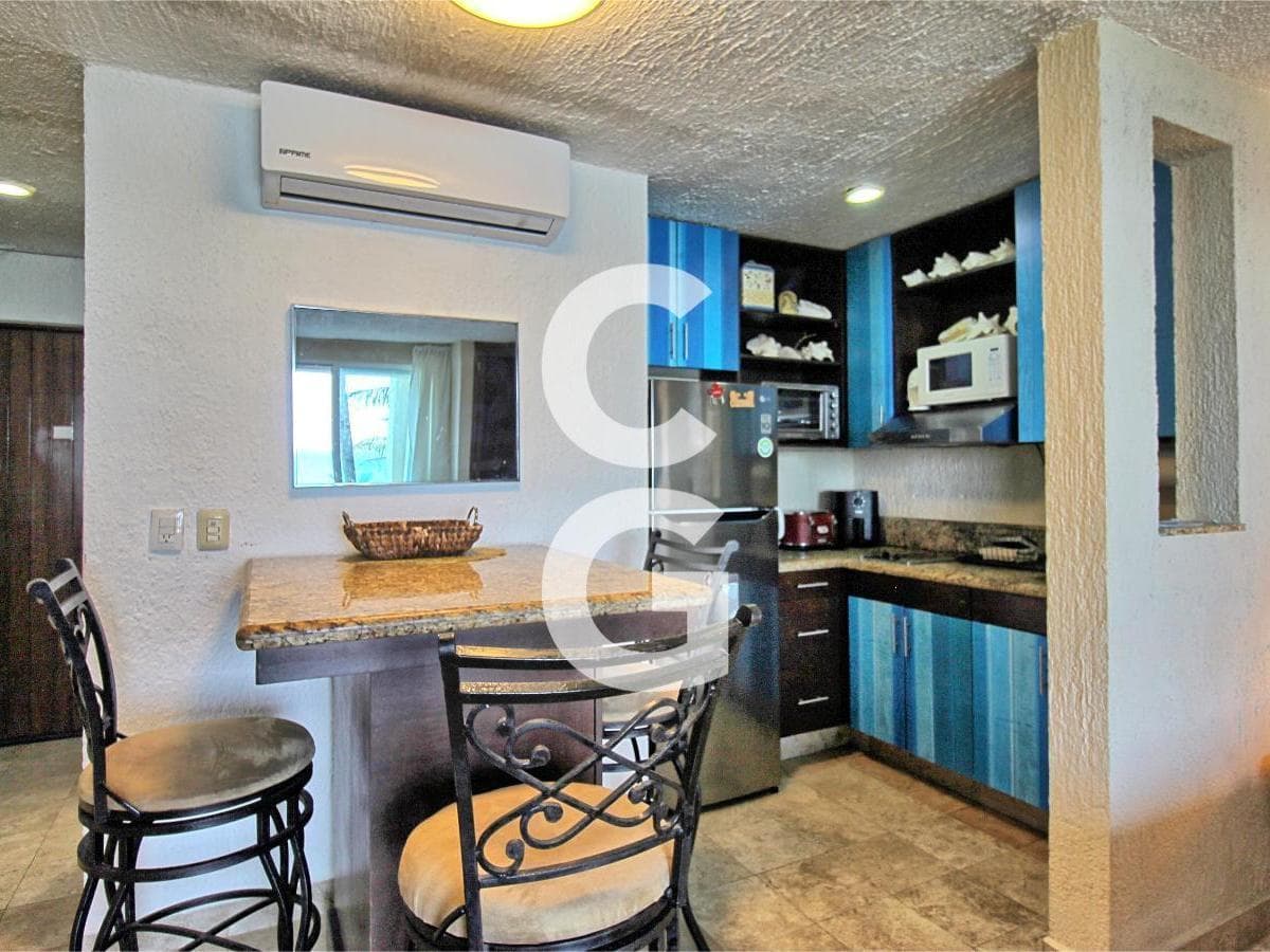 Apartment for Sale in Cancún in the Solymar Condominium Complex with a View of the Caribbean Sea