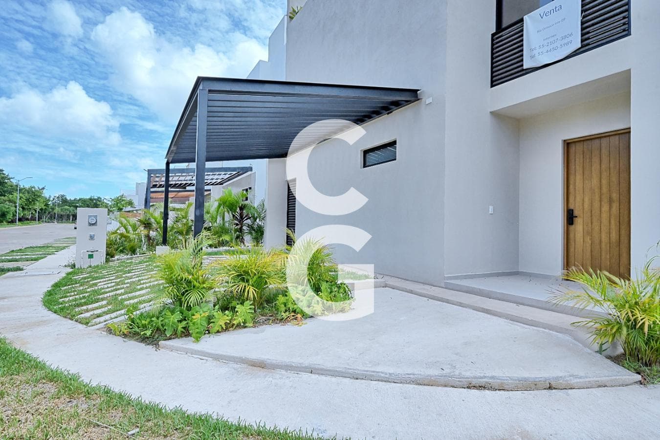 House for Sale in Cancún in the Residencial Río Neighborhood with a Pool, Garden, and 4 Bedrooms