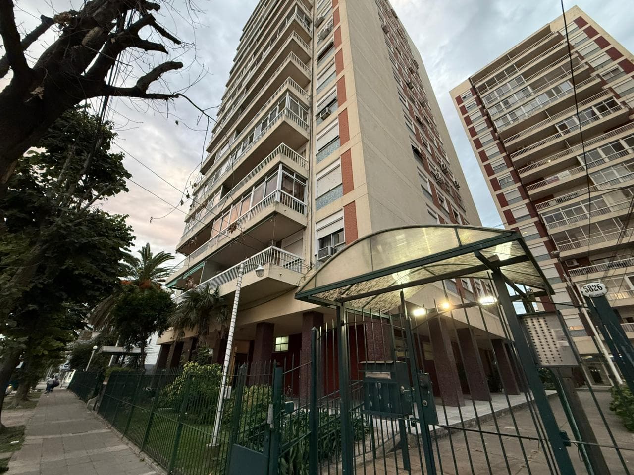 VENTA DEPARTAMENTO 4 AMBIENTES DE CATEGORÍA CON COCHERA OPCIONAL EN WILDE CENTRO