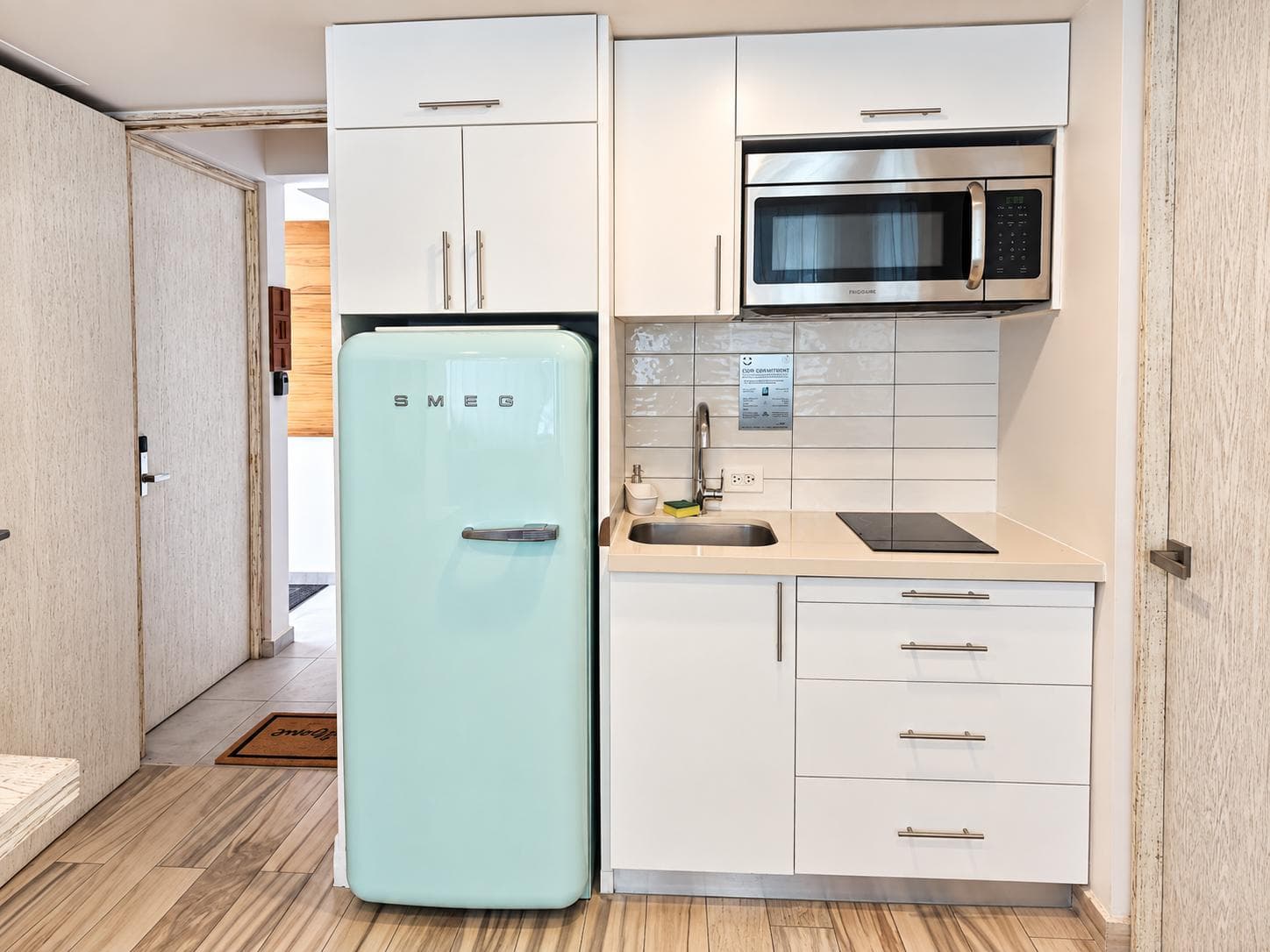1-Bedroom Furnished Apartment Just Steps from Av. 10 — Playa del Carmen, Move-In Ready