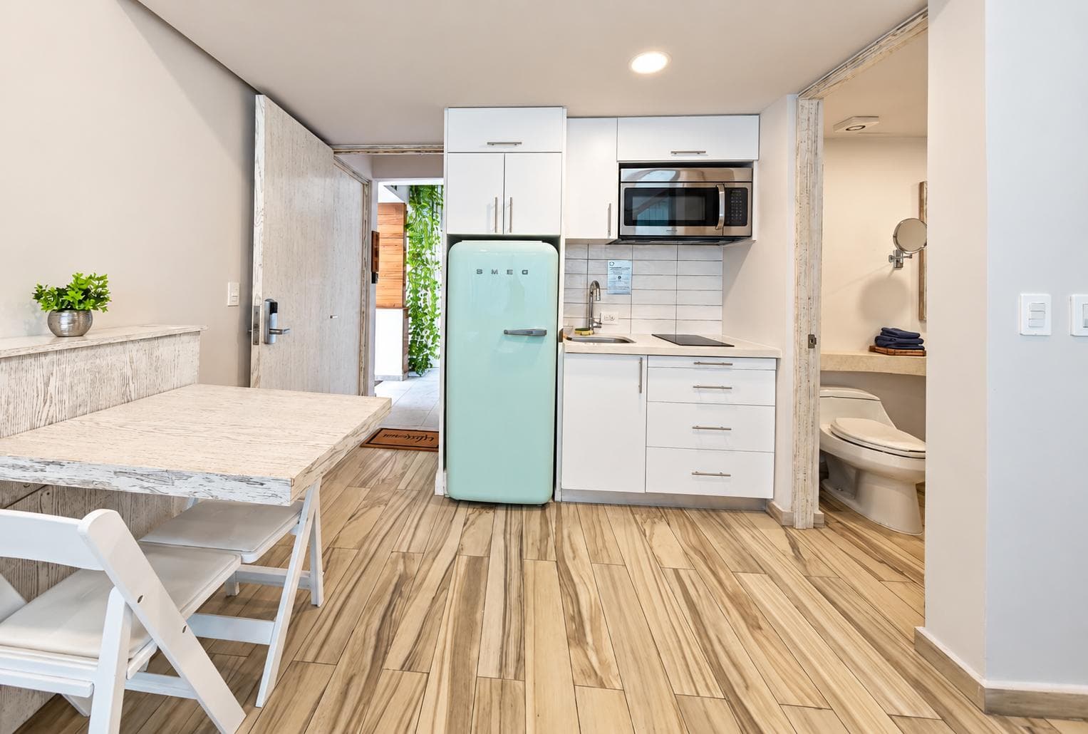 1-Bedroom Furnished Apartment Just Steps from Av. 10 — Playa del Carmen, Move-In Ready