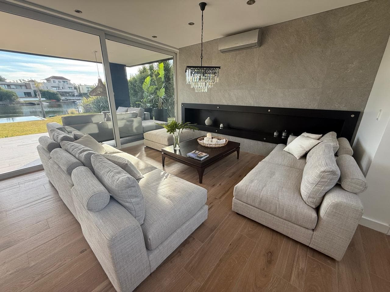 House for sale and/or annual or short-term rent, 4 bedrooms. Cabos del Lago, Nordelta. Near the lagoon