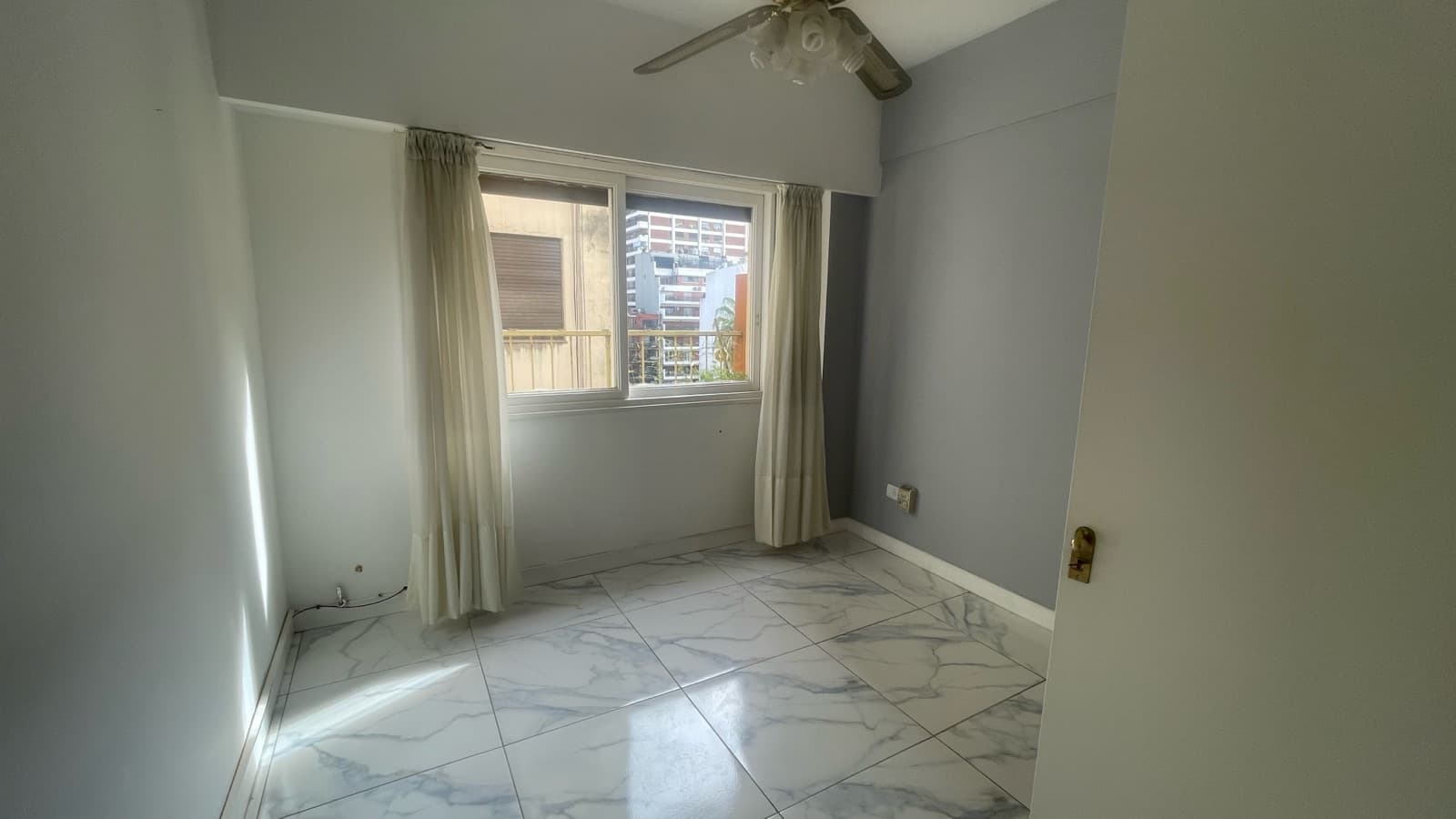 3-room apartment for sale in Palermo with garage and storage unit. Renovated. Suitable for professionals.