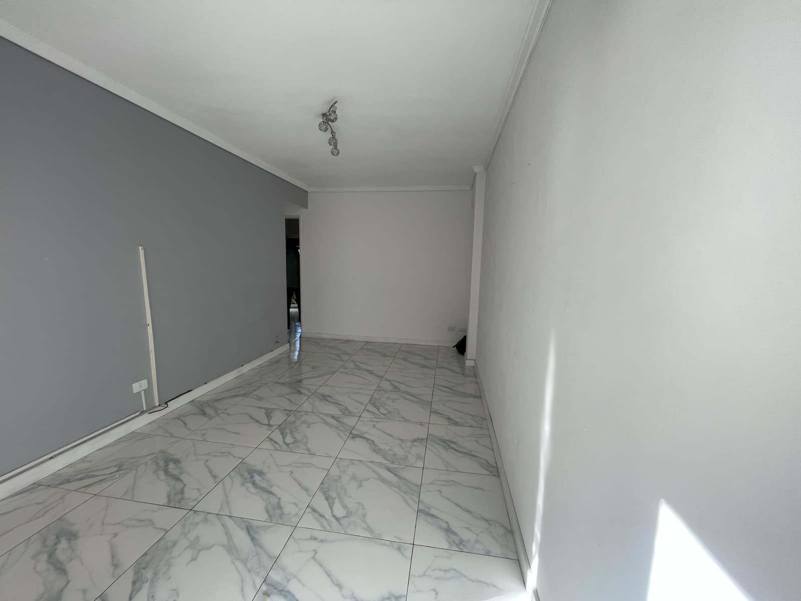 3-room apartment for sale in Palermo with garage and storage unit. Renovated. Suitable for professionals.