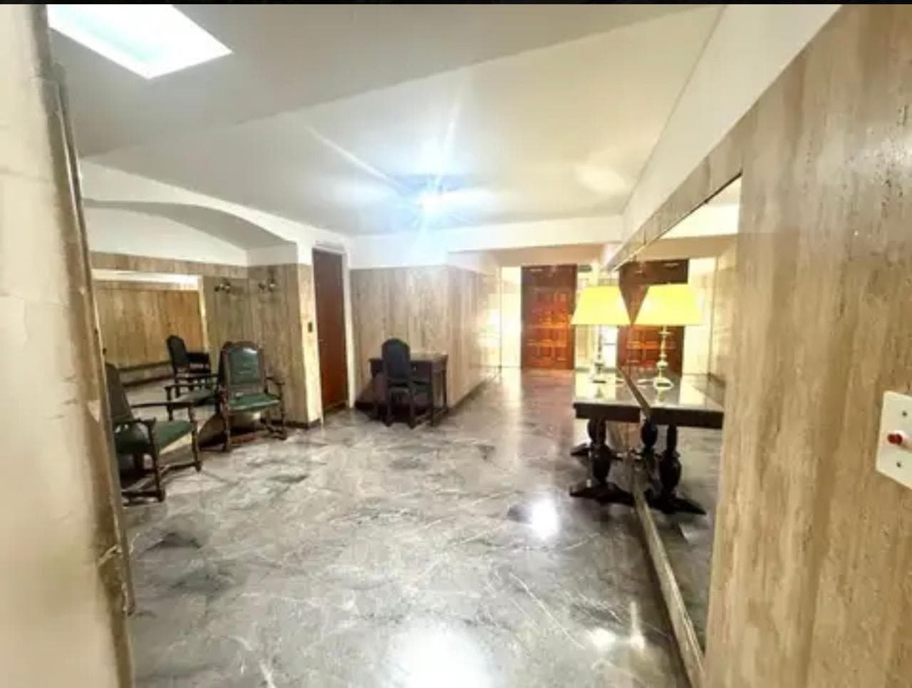 3-room apartment for sale in Palermo with garage and storage unit. Renovated. Suitable for professionals.