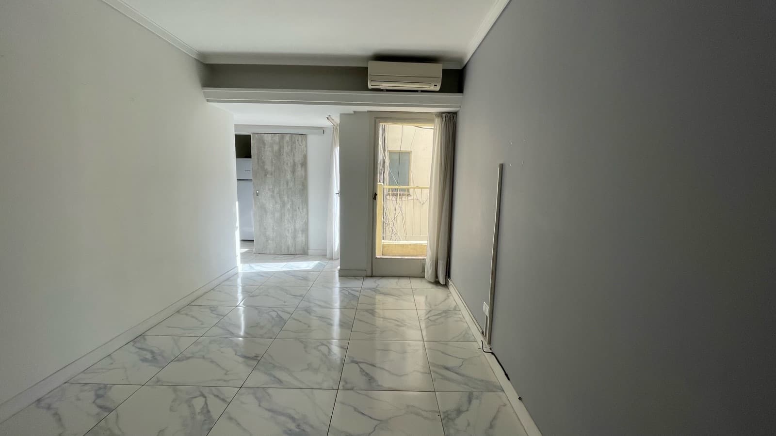 3-room apartment for sale in Palermo with garage and storage unit. Renovated. Suitable for professionals.