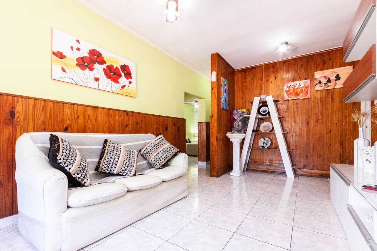 House for Sale: 4 bedrooms, garage, and yard. EXCHANGE