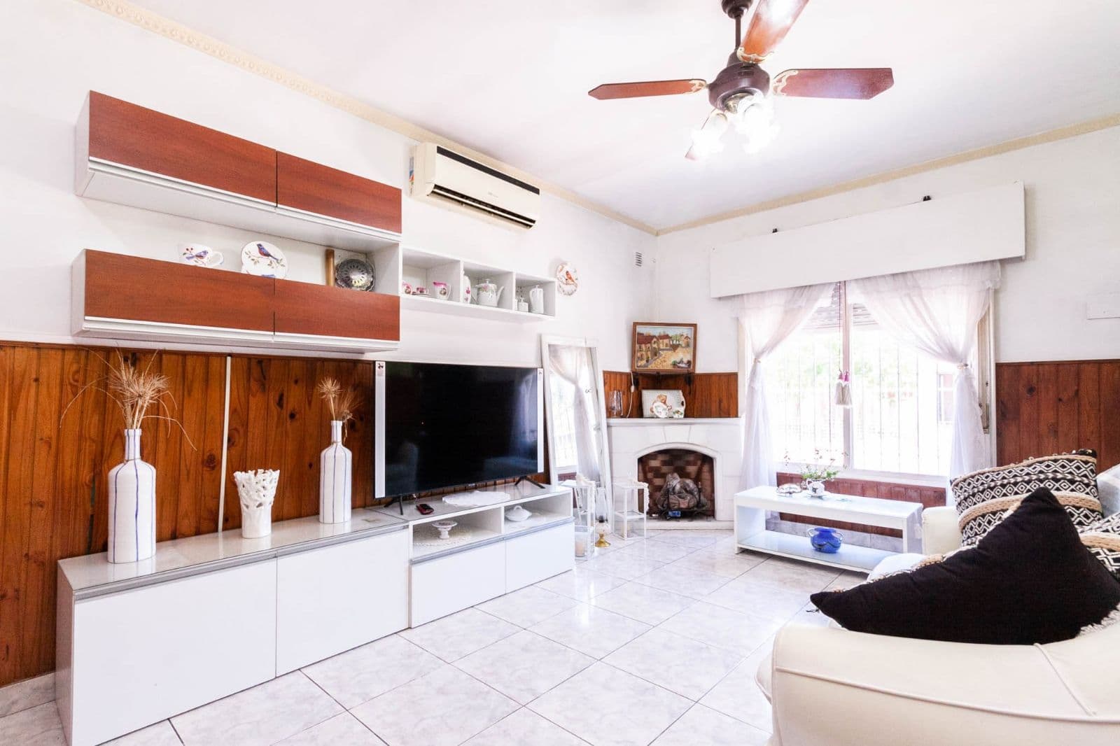 House for Sale: 4 bedrooms, garage, and yard. EXCHANGE