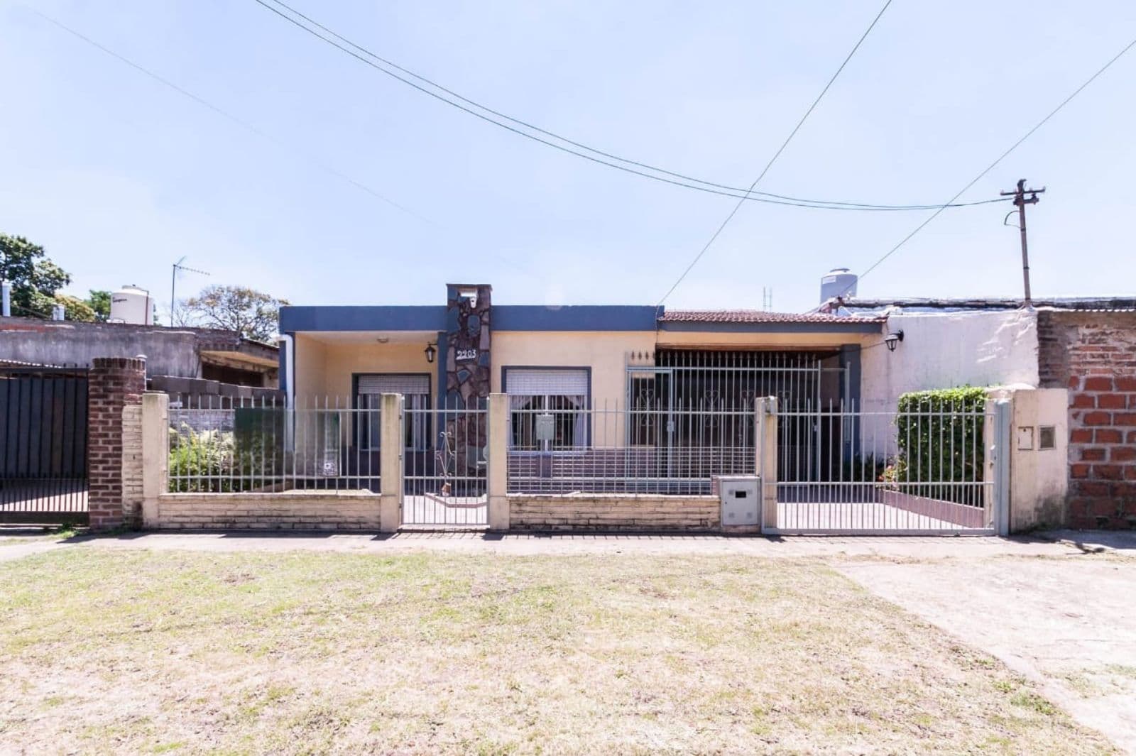 Venta Casa 4 amb/ cochera y jardín. PERMUTA