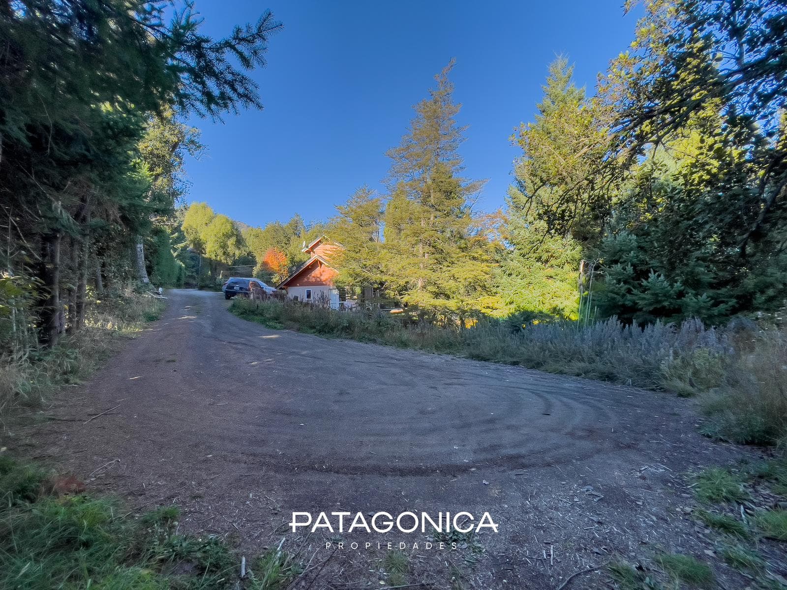 FOR SALE: 1,564 m² Lot with a Townhouse (160 m²) Offering Stunning Views of the Mountains and a Partial View of the Lake