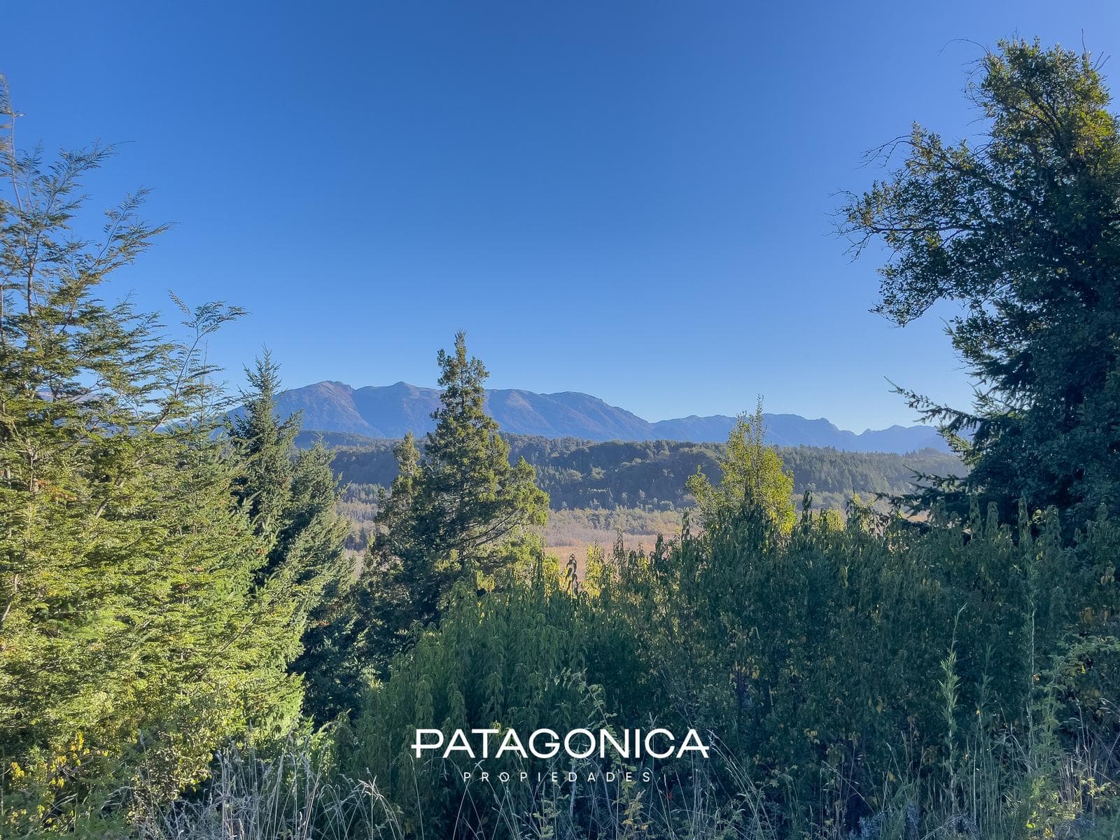 FOR SALE: 1,564 m² Lot with a Townhouse (160 m²) Offering Stunning Views of the Mountains and a Partial View of the Lake