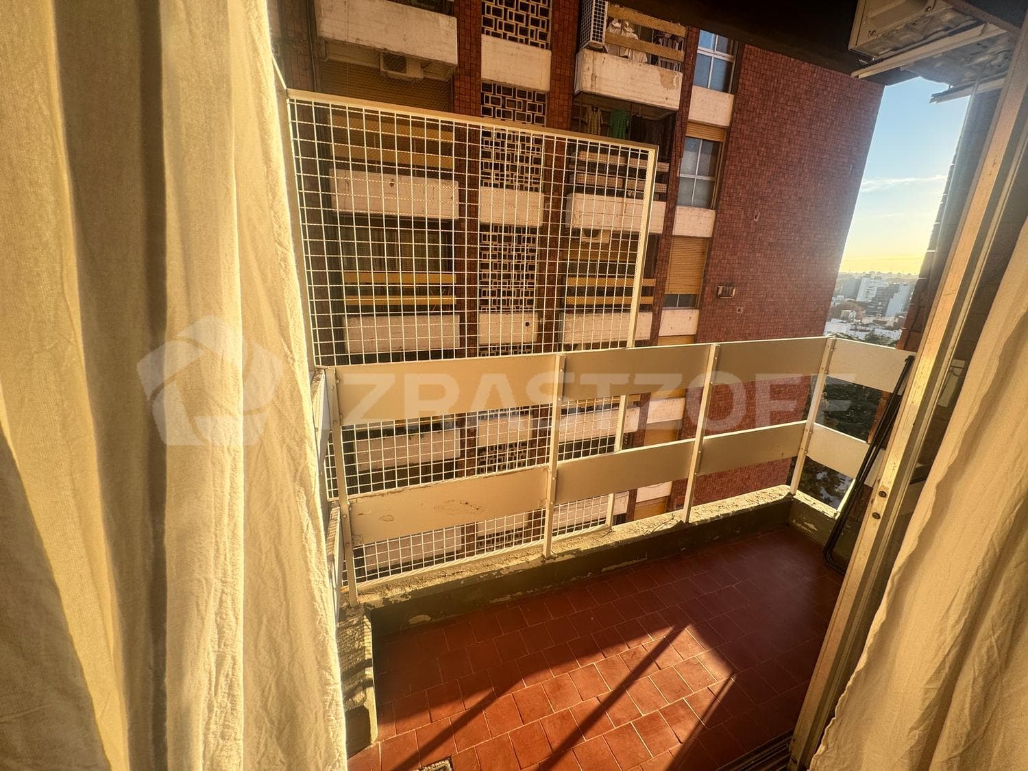 Annual/semester rental of a furnished 3-room apartment with a balcony, near Coghlan Station.