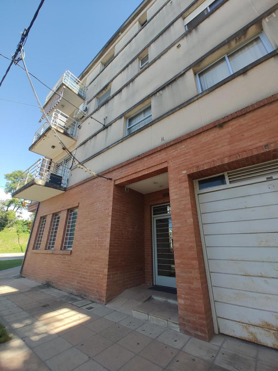 2-bedroom apartment for sale. Balcony with a view. Parking space. Downtown Zarate