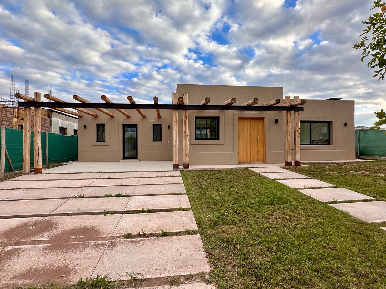 House in Chacras De Coria
