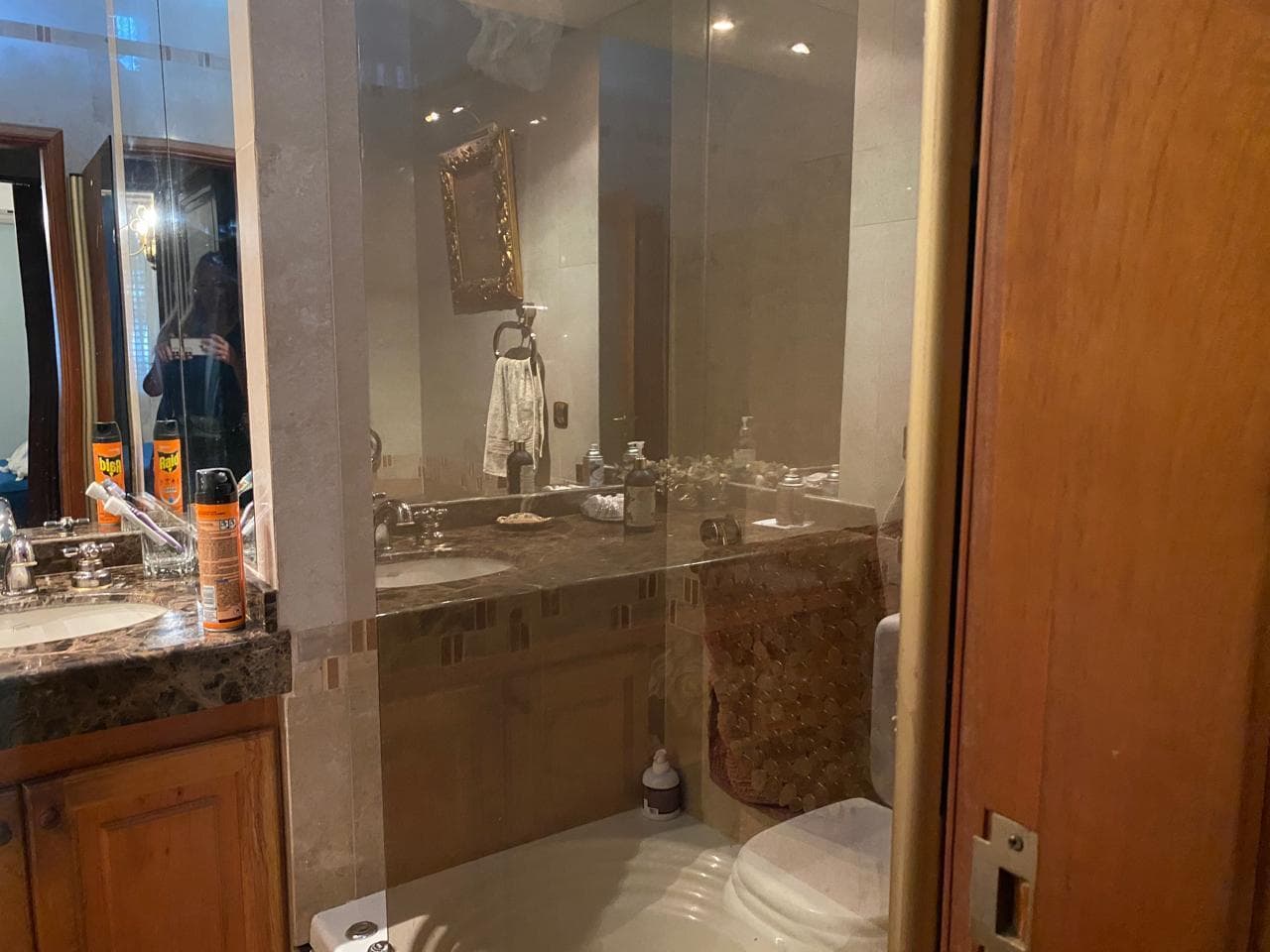 HOUSE FOR SALE IN LA PLATA: 62 between 8th and 9th Streets, a two-story house with a garage, a patio, and a barbecue area.