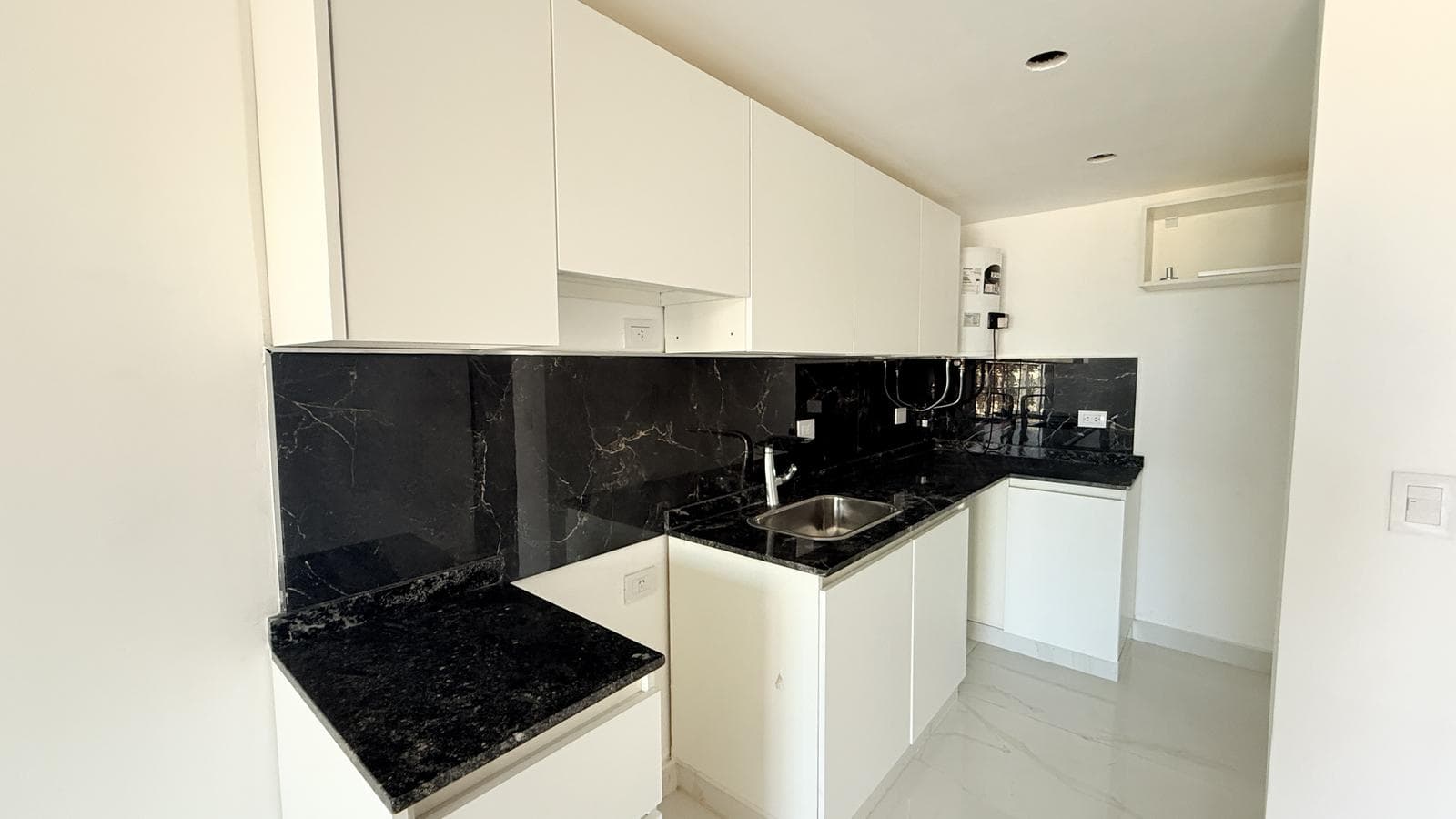 For Sale: Brand-New Two-Bedroom Apartment with Balcony and Amenities. Echesortu