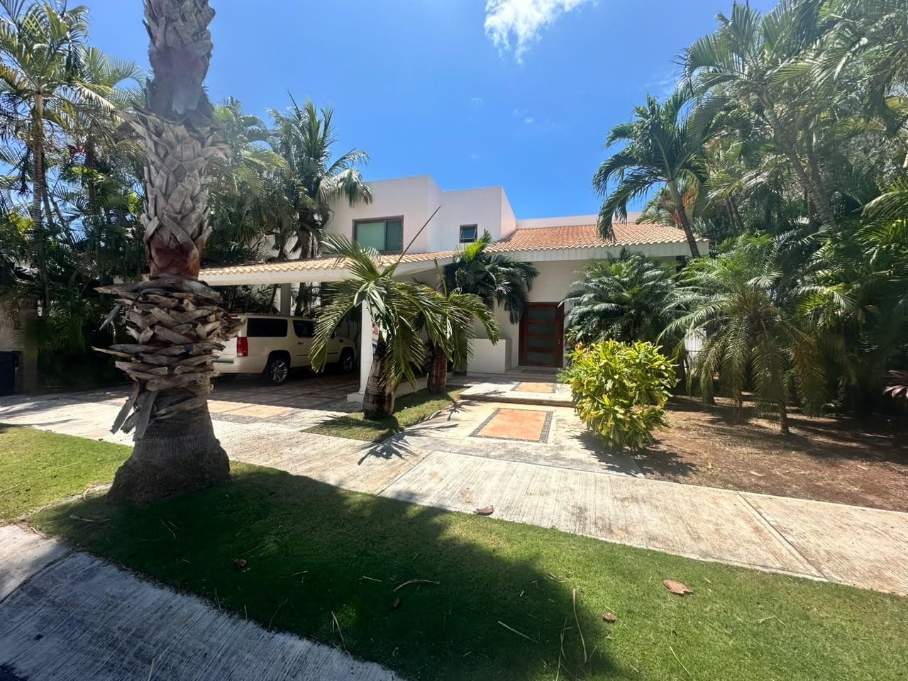HOUSE FOR SALE IN CANCÚN | VILLA MAGNA RESIDENTIAL COMPLEX | SWIMMING POOL AND 24/7 SECURITY