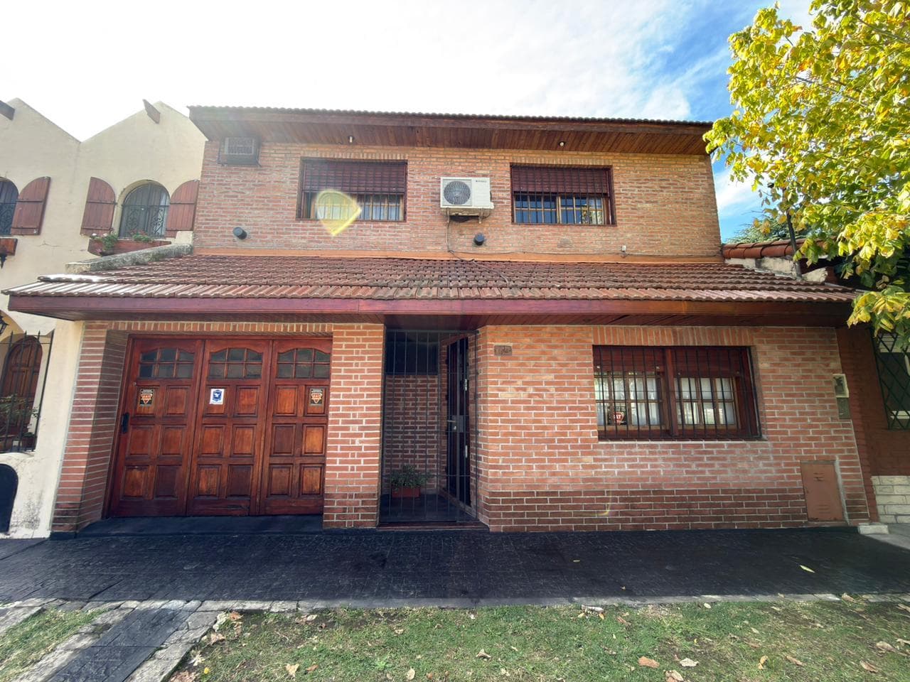 4-ROOM HOUSE FOR SALE WITH GARAGE IN QUILMES—QUALIFIES FOR A MORTGAGE