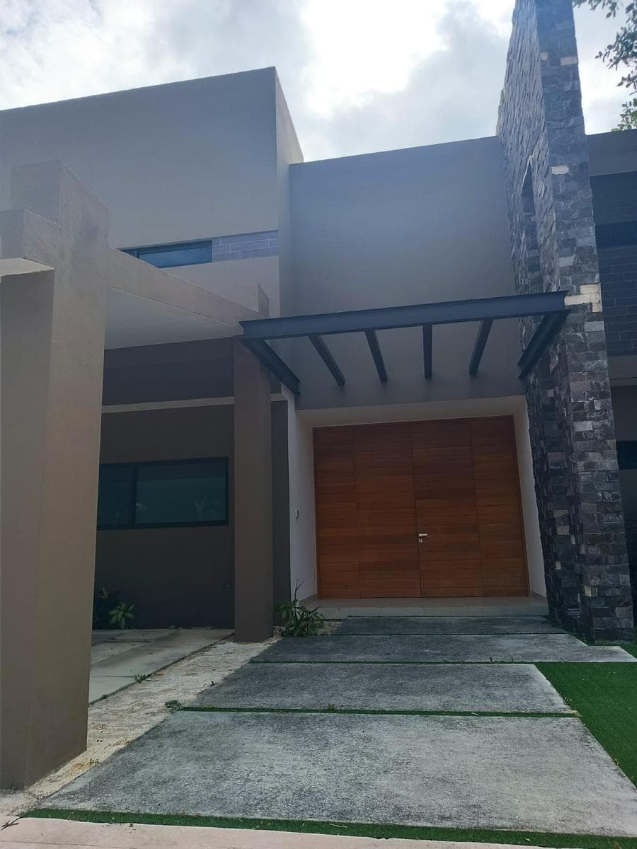 HOME FOR SALE IN CANCÚN | LAGOS DEL SOL | SWIMMING POOL AND CLUBHOUSE
