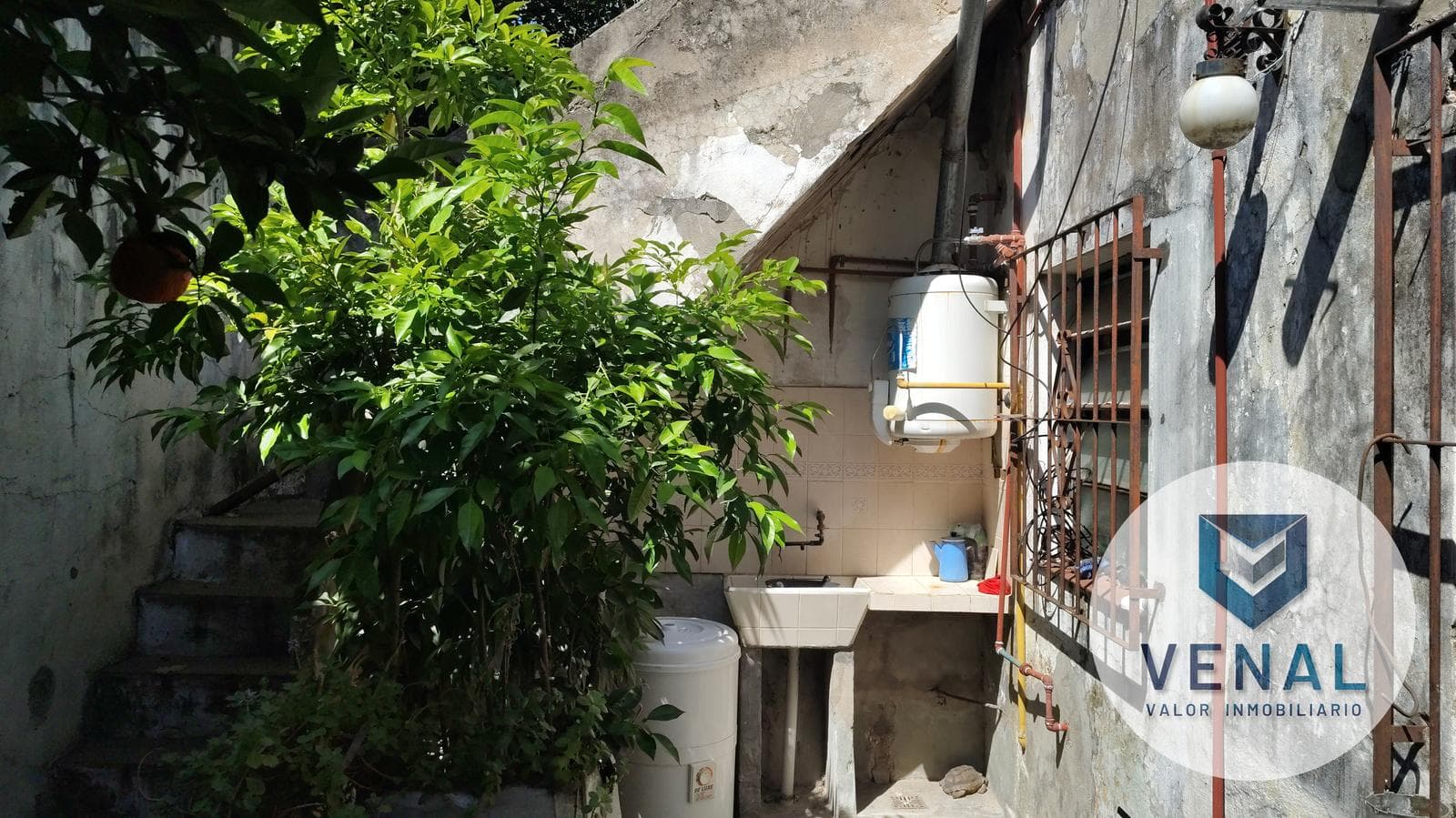 For Sale: House-style townhouse in José León Suárez—3 rooms, 2 bedrooms, gas, all on the ground floor, terrace, patio, storage room
