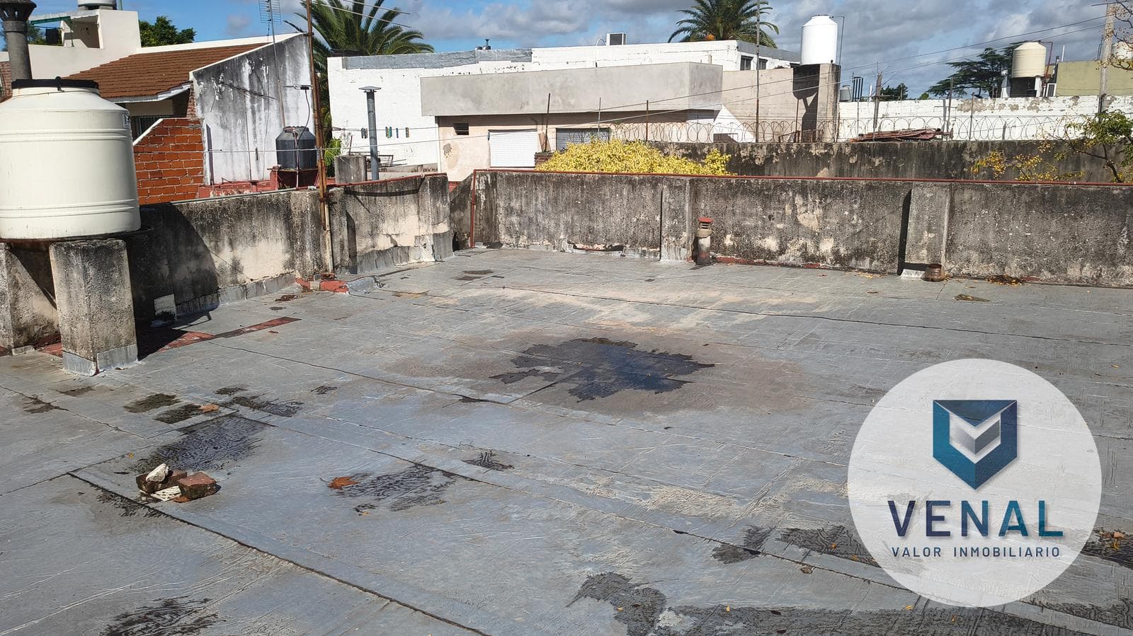 For Sale: House-style townhouse in José León Suárez—3 rooms, 2 bedrooms, gas, all on the ground floor, terrace, patio, storage room