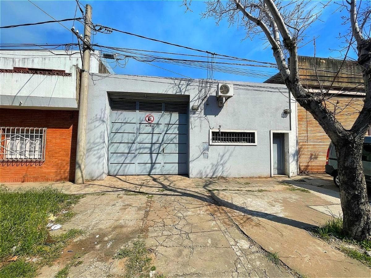 FOR SALE - 200 m2 warehouse with office - La Tablada, Rosario.