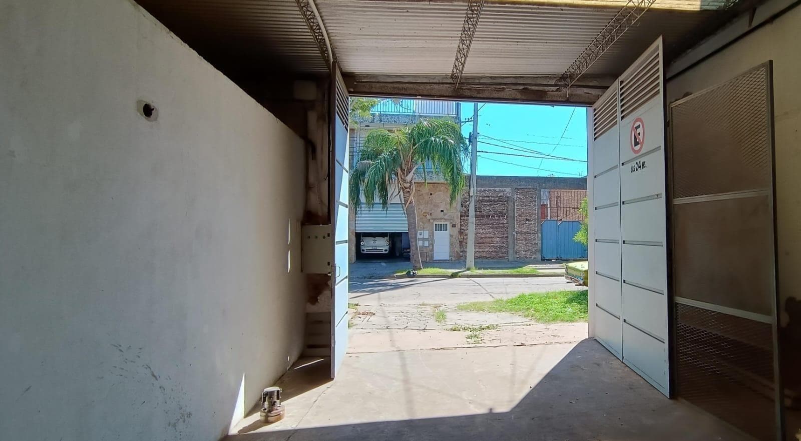 FOR SALE - 200 m2 warehouse with office - La Tablada, Rosario.