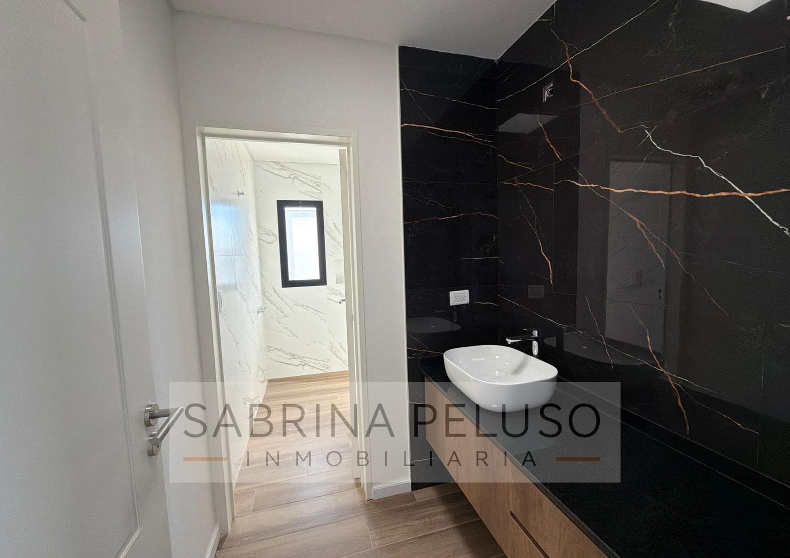 House for Sale in Prados del Oeste: 4-Room Home with Pool, Barbecue Area, and Garage