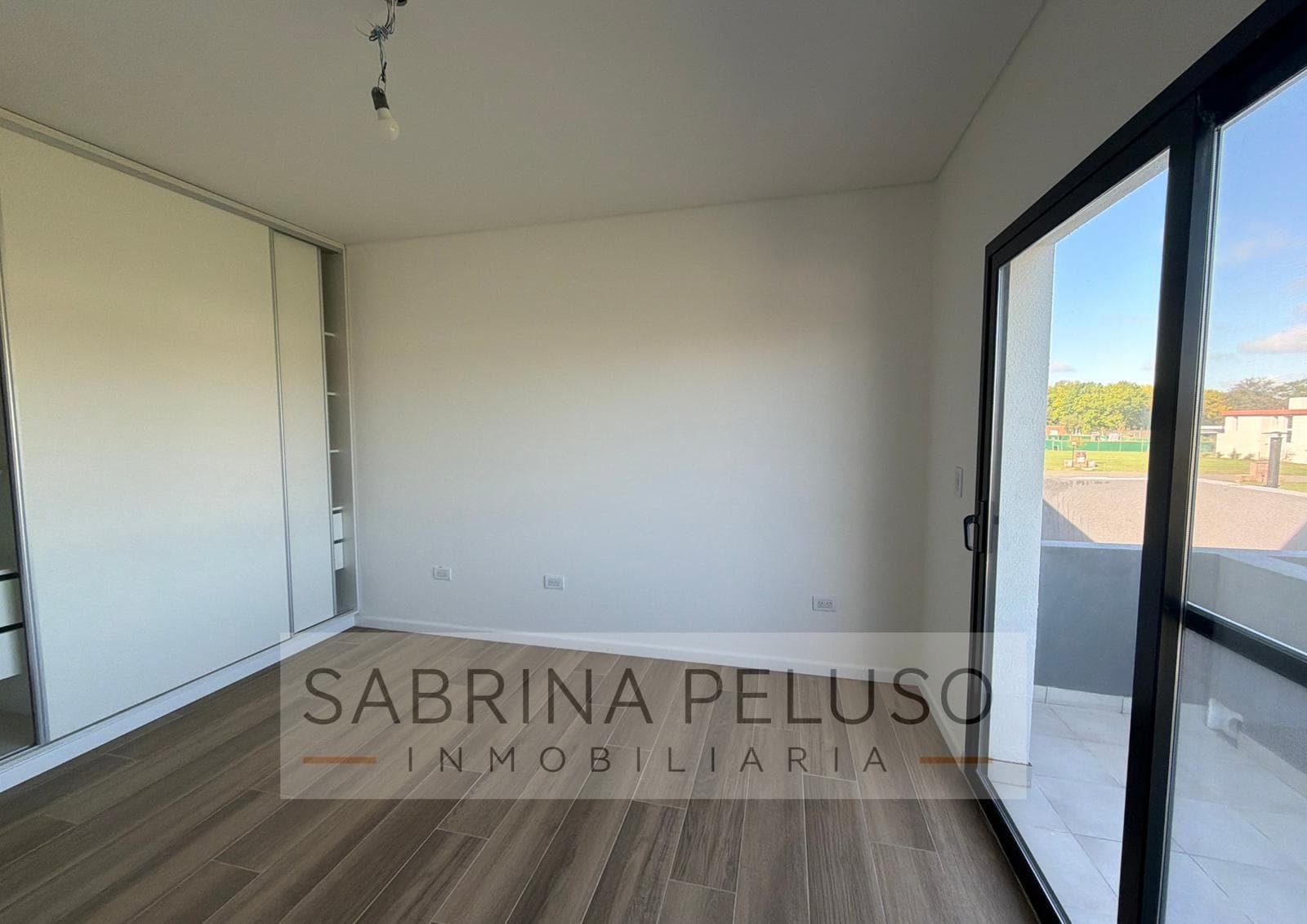House for Sale in Prados del Oeste: 4-Room Home with Pool, Barbecue Area, and Garage