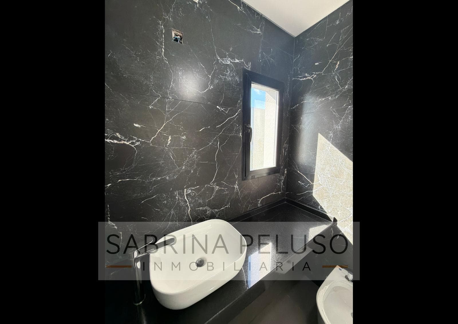 House for Sale in Prados del Oeste: 4-Room Home with Pool, Barbecue Area, and Garage