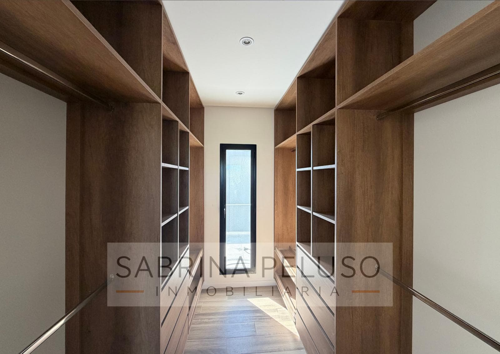 House for Sale in Prados del Oeste: 4-Room Home with Pool, Barbecue Area, and Garage